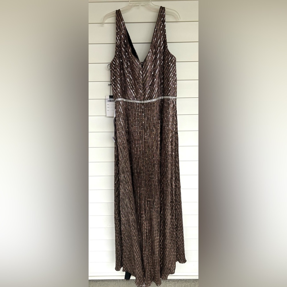 NWT Mac Duggal Copper Full Beaded V Neck Evening Gown 22W Prom Formal NEW - Picture 4 of 10